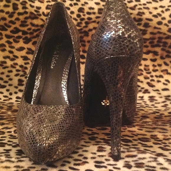 POUR LA VICTOIRE HEELS - Picture 3 of 4